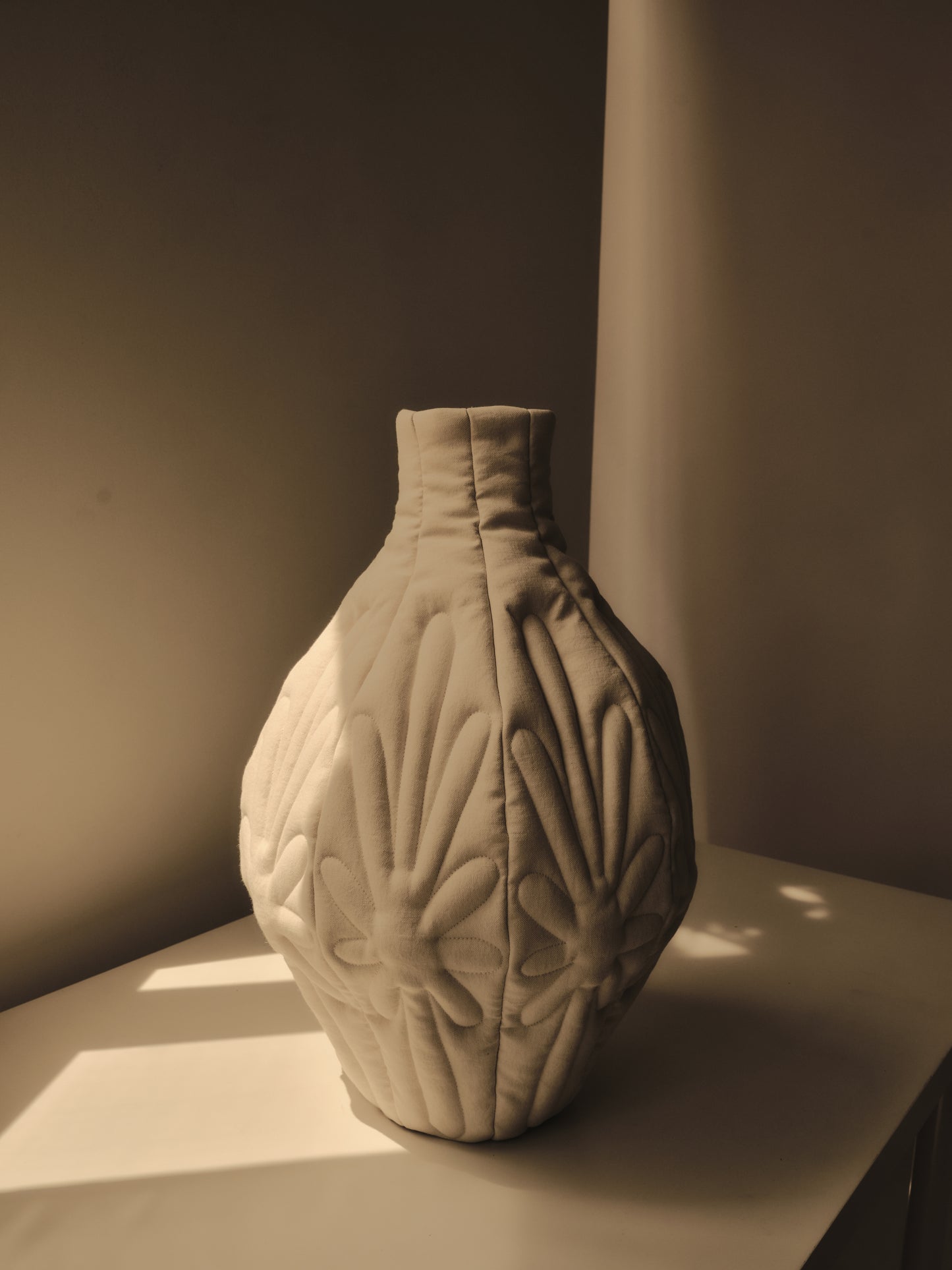 Soft Vase 01 / junot fine properties