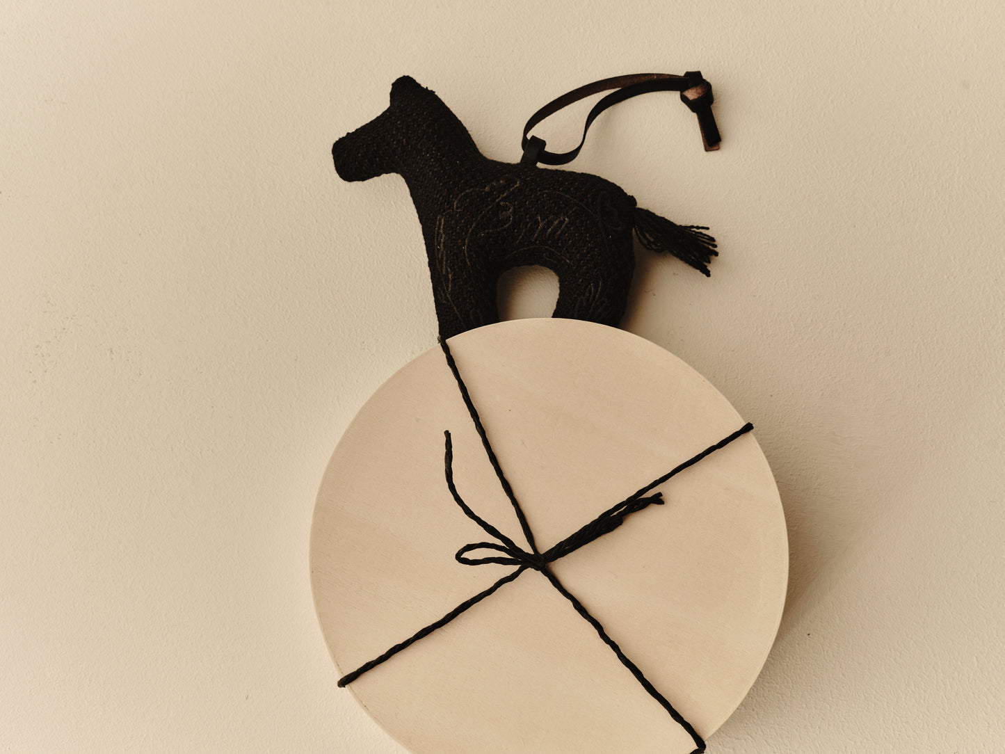 Beasts of Fortune 2026 The Black and Cream Horse 刺繡小馬