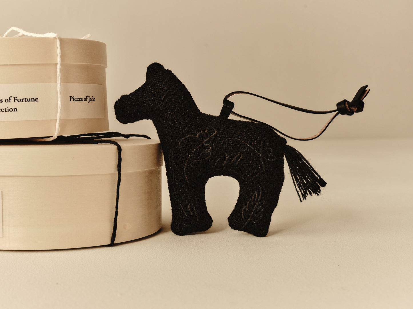 Beasts of Fortune 2026 The Black and Cream Horse 刺繡小馬